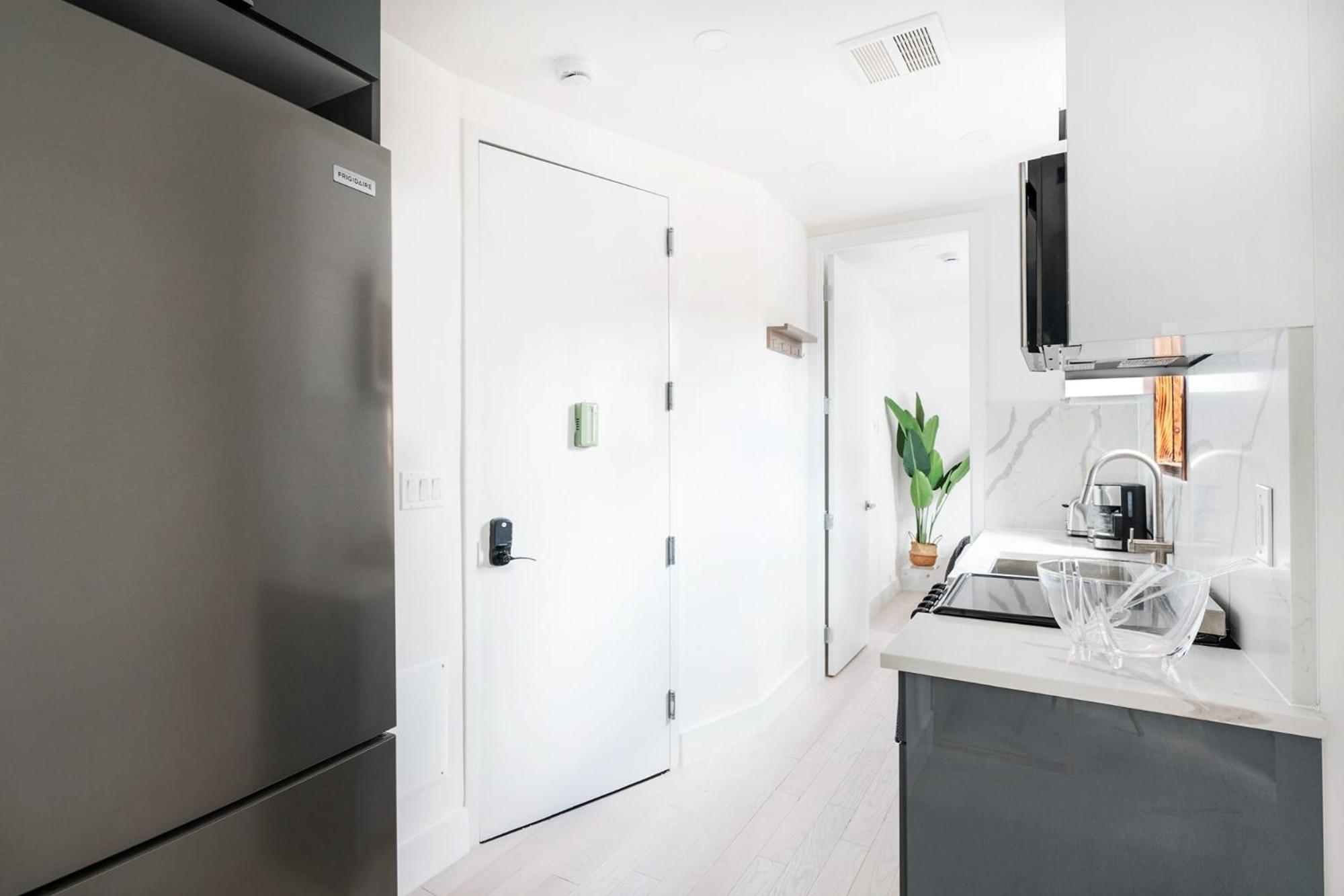 48-4fe 2br Prime Midtown West *
